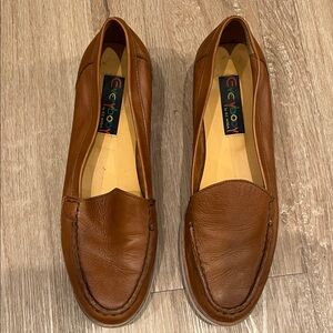 Everybody Women's Tan Leather Loafers size 10